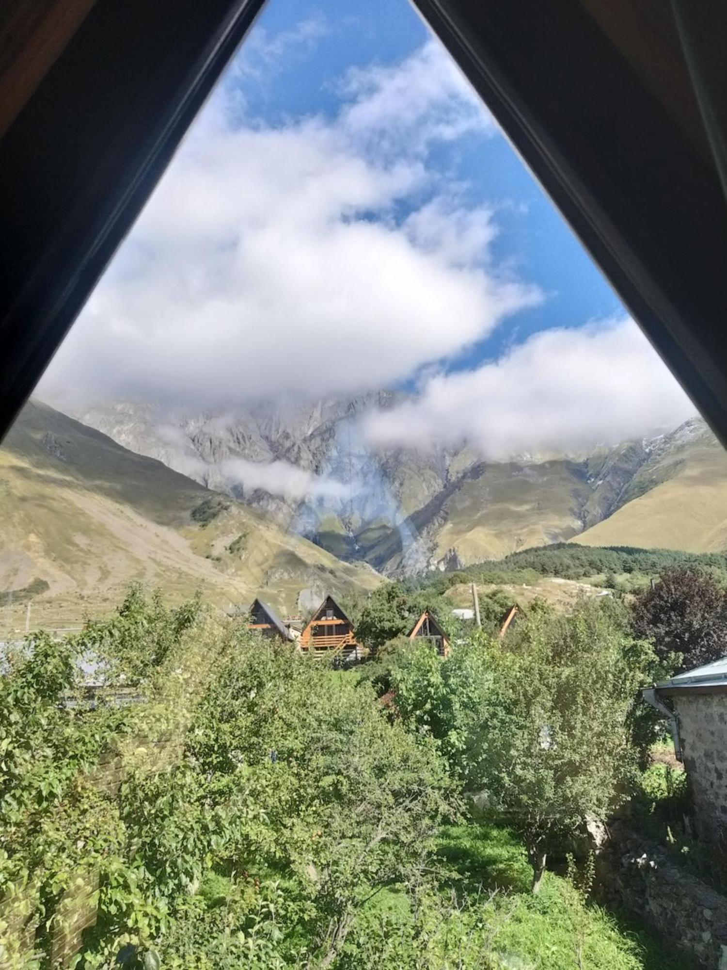 דירות Emotion Kazbegi חדר תמונה